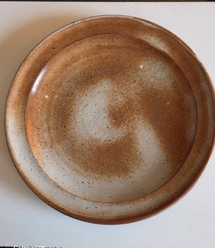 Deux grandes assiettes - , plates
